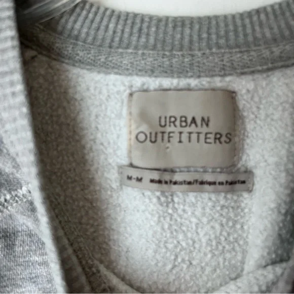Urban Outfitters Gray Short Sleeve Cropped Sweatshirt Top M - Picture 2 of 4
